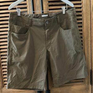 Marmot Shorts size 36, khaki color